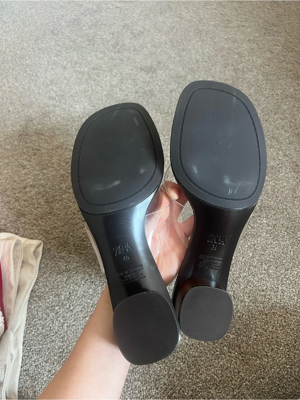 ZARA VINYL BLOCK HEEL SANDALS - Light beige